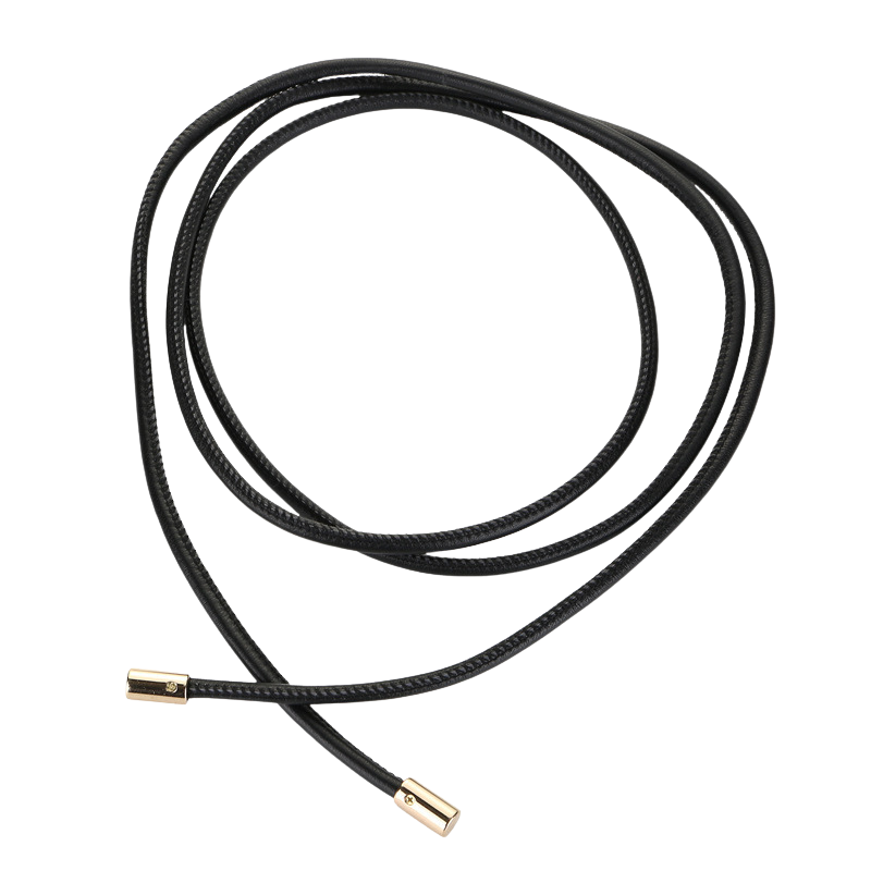 Ceinture fine noire Amicie en cuir lisse avec embouts dorés