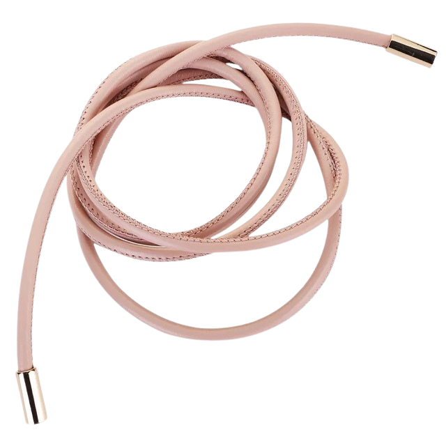 Ceinture fine Amicie en cuir pleine fleur de mouton beige, finition daim, avec embouts dorés. Se noue pour un style féminin.