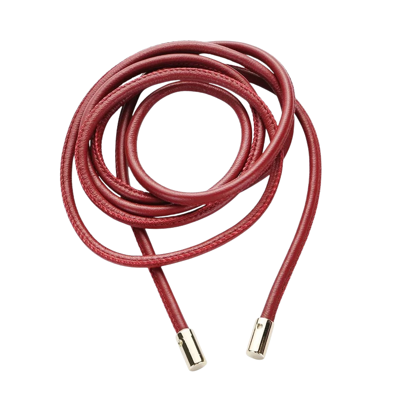 Ceinture fine en cuir bordeaux Amicie avec embouts dorés