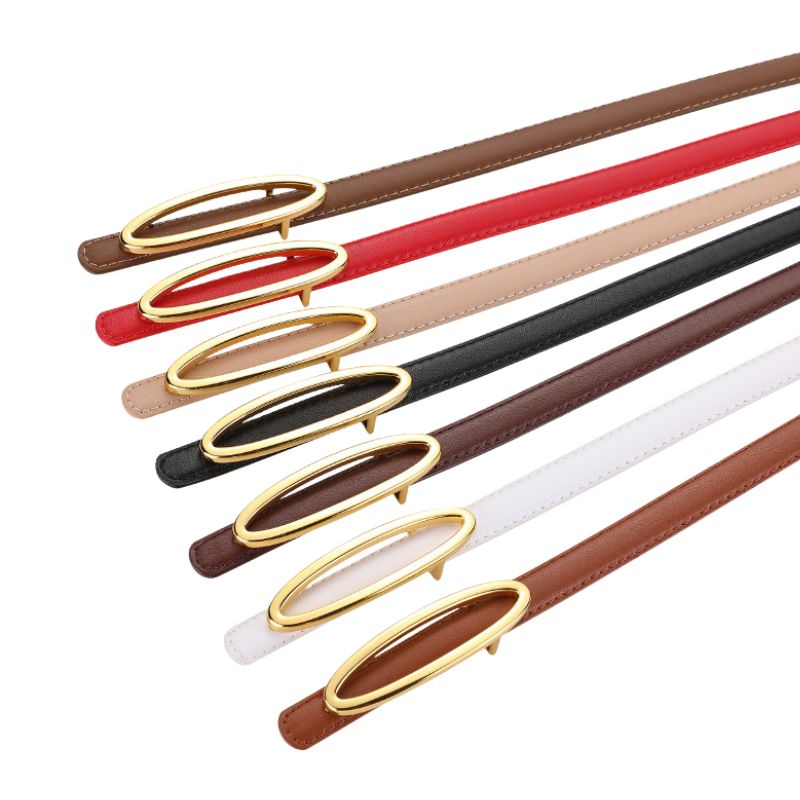 Ceintures fines Apolline en cuir de vachette refendu, disponibles en marron, rouge, beige, noir, blanc et brun, avec boucle ovale allongée en métal doré. #fullwidth