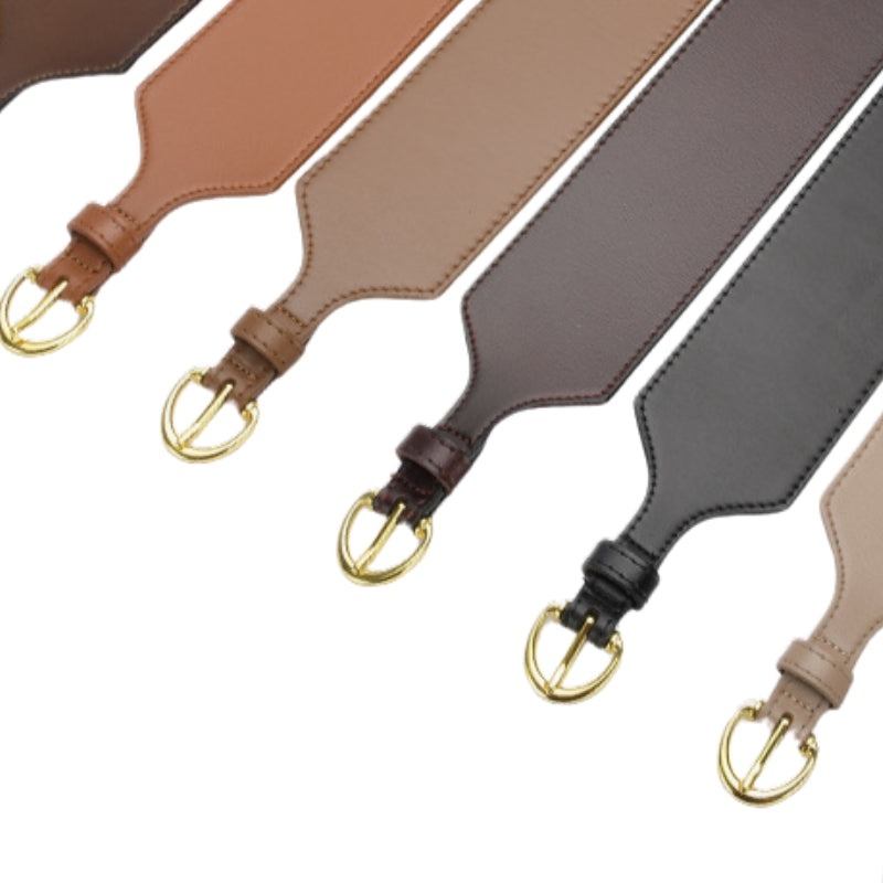 Vue rapprochée de plusieurs ceintures pour femme Audace de différentes couleurs (marron foncé, marron clair, beige, noir) avec des boucles dorées à ardillon, sur fond blanc.