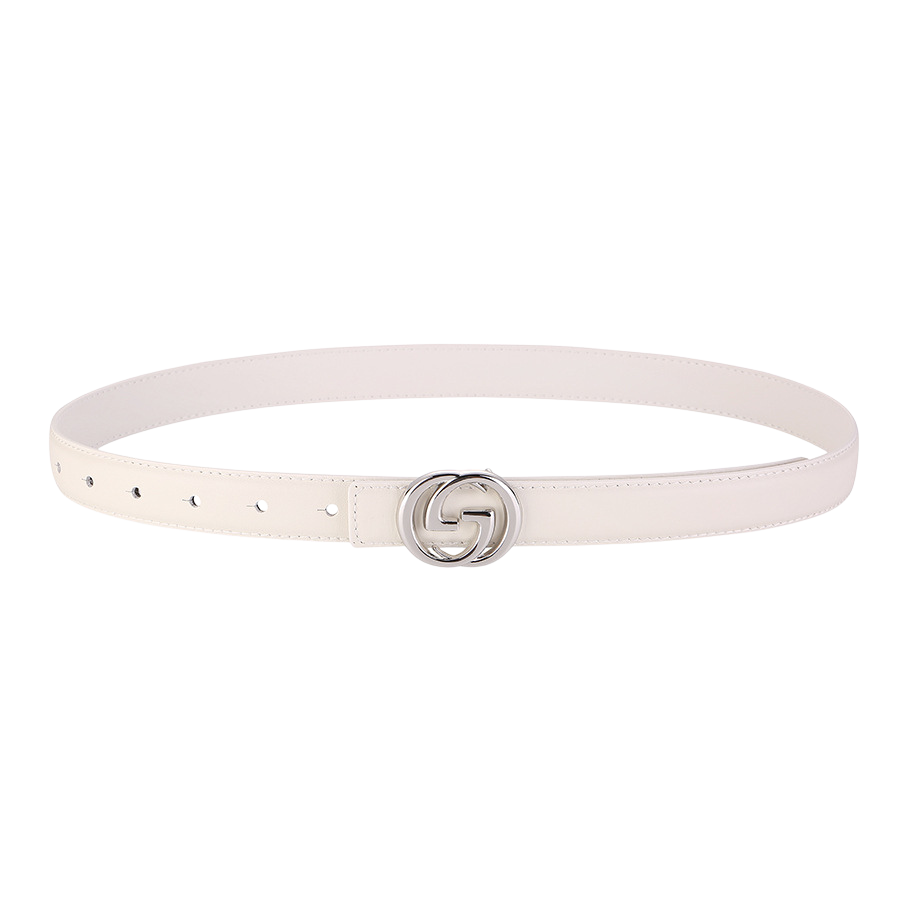 Ceinture blanche lisse en cuir pleine fleur "Aurore" avec une boucle argentée double G et un système de fermeture par crochet clou.