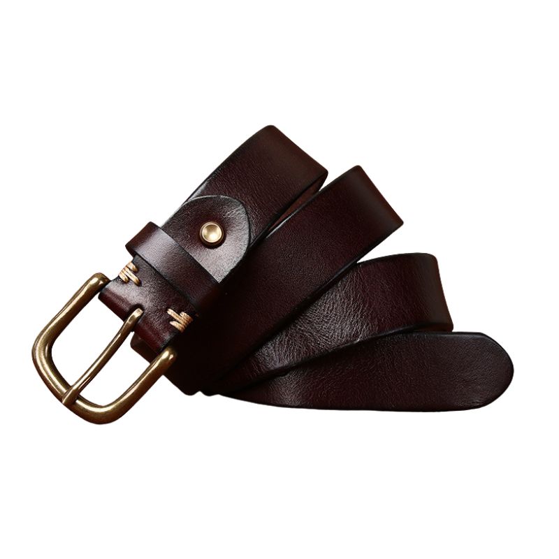 Ceinture pour homme Bastion Cuir de couleur café, avec une boucle ardillon arrondie en cuivre doré et des coutures apparentes.