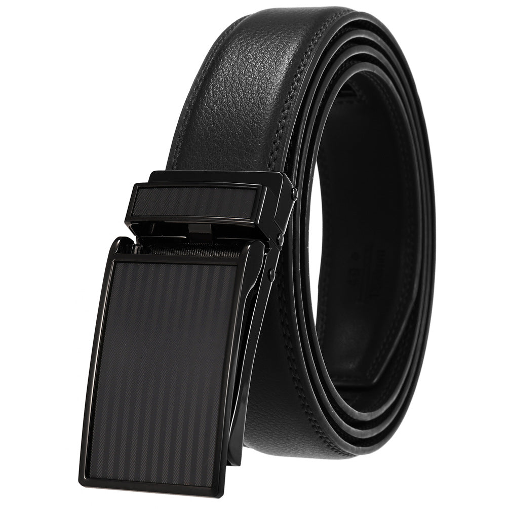 Ceinture Benoît noire en cuir de vachette refendu avec boucle rectangulaire en métal noir brillant strié et système de fermeture automatique #fullwidth