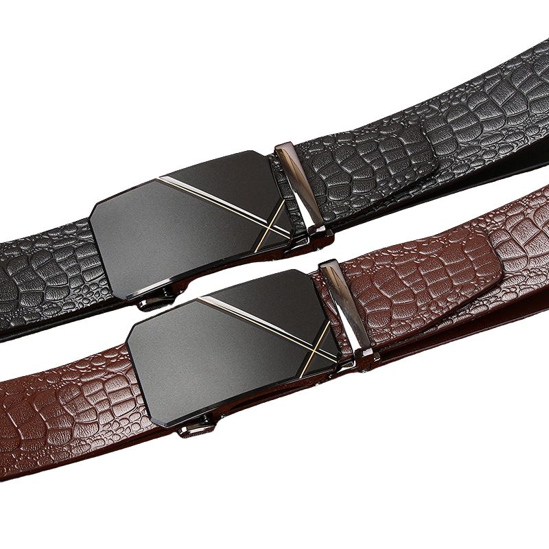Ceinture homme Bérenger en cuir de vachette pleine fleur, aspect crocodile embossé, boucle automatique argentée. Disponible en noir et café.