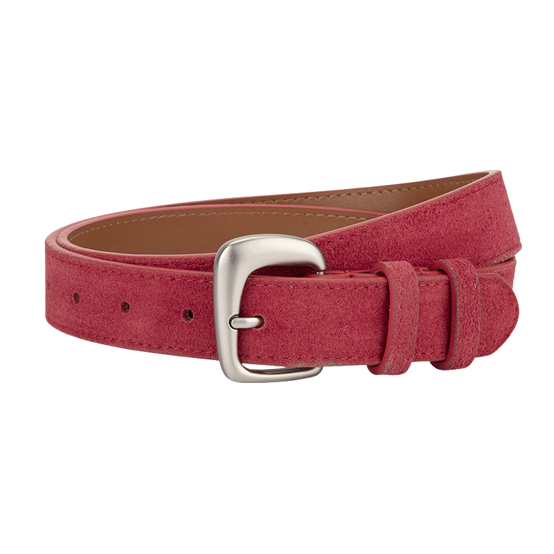 Ceinture fine rouge en cuir de vachette suédé, modèle Bérengère, avec boucle argentée mate en forme de C.