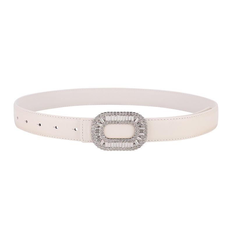 Ceinture blanche pour femme, modèle Blanche, en cuir pleine fleur avec une boucle ovale sertie de strass brillants.