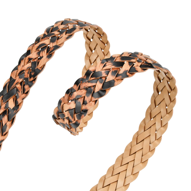 Ceinture femme Camille en simili cuir tressé à la main, motif léopard marron et noir, boucle argentée. #fullwidth