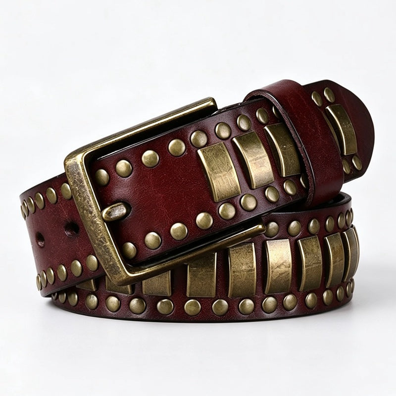 Ceinture pour homme Carnac en cuir pleine fleur marron avec rivets, plaques métalliques décoratives et boucle ardillon rectangulaire en alliage vintage