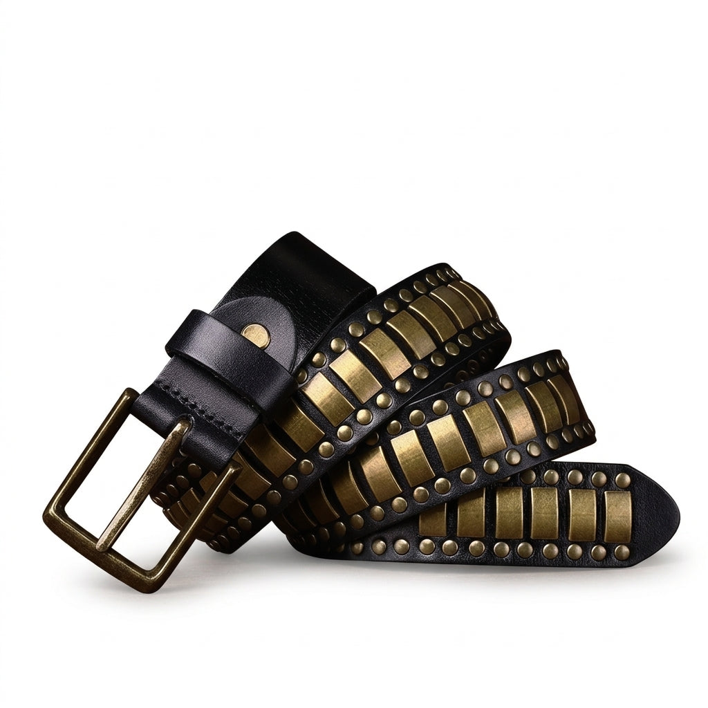 Ceinture pour homme Carnac en cuir pleine fleur noir avec détails de rivets et plaques métalliques vintage, boucle ardillon rectangulaire en alliage.