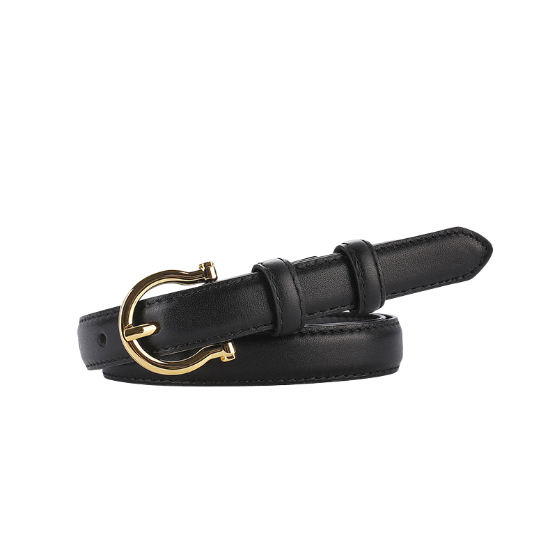 Ceinture femme Cassandre 1 en cuir noir avec boucle dorée demi-lune.