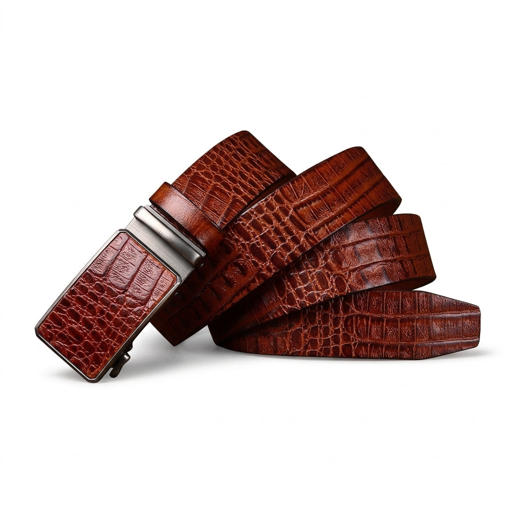 Ceinture homme Castiglione en cuir de vachette marron à texture crocodile gaufrée, dotée d'une boucle automatique rectangulaire argentée brossée.