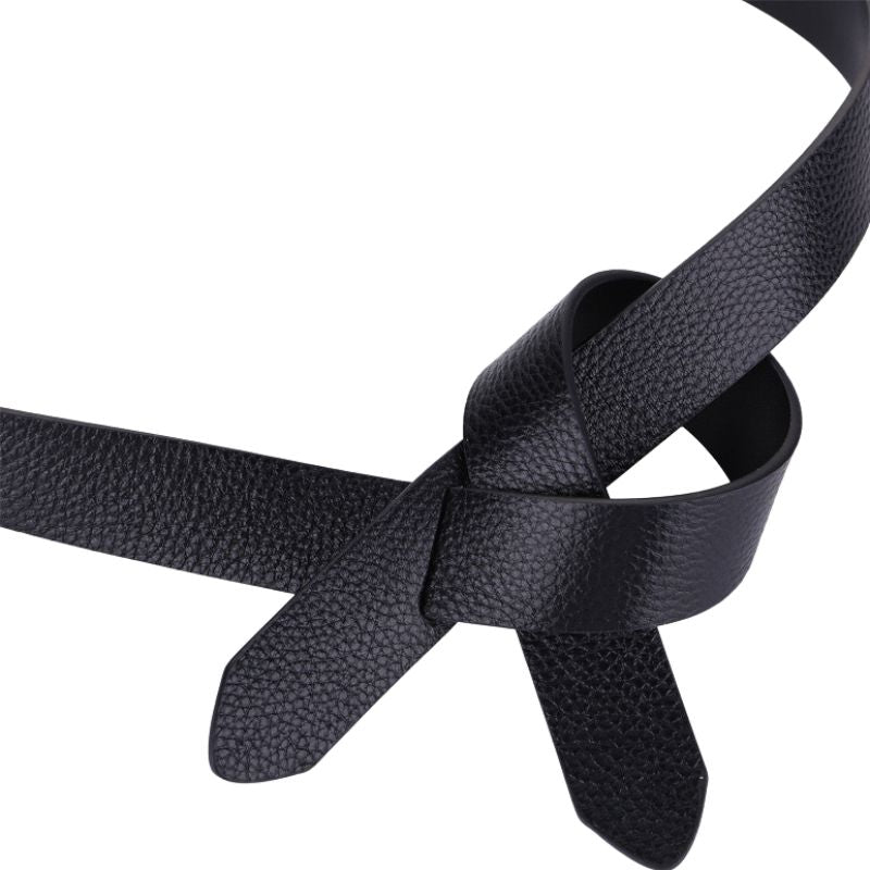 Ceinture femme Céline noire en cuir de vachette grainé, fermée par un nœud décoratif.