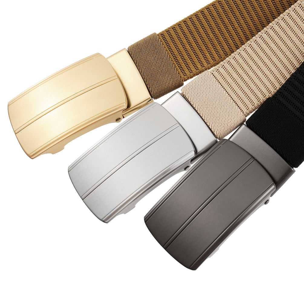 Trois ceintures Cézanne pour homme avec boucles automatiques rectangulaires en or, argent et gris et sangles texturées de couleur kaki, beige et noire #fullwidth
