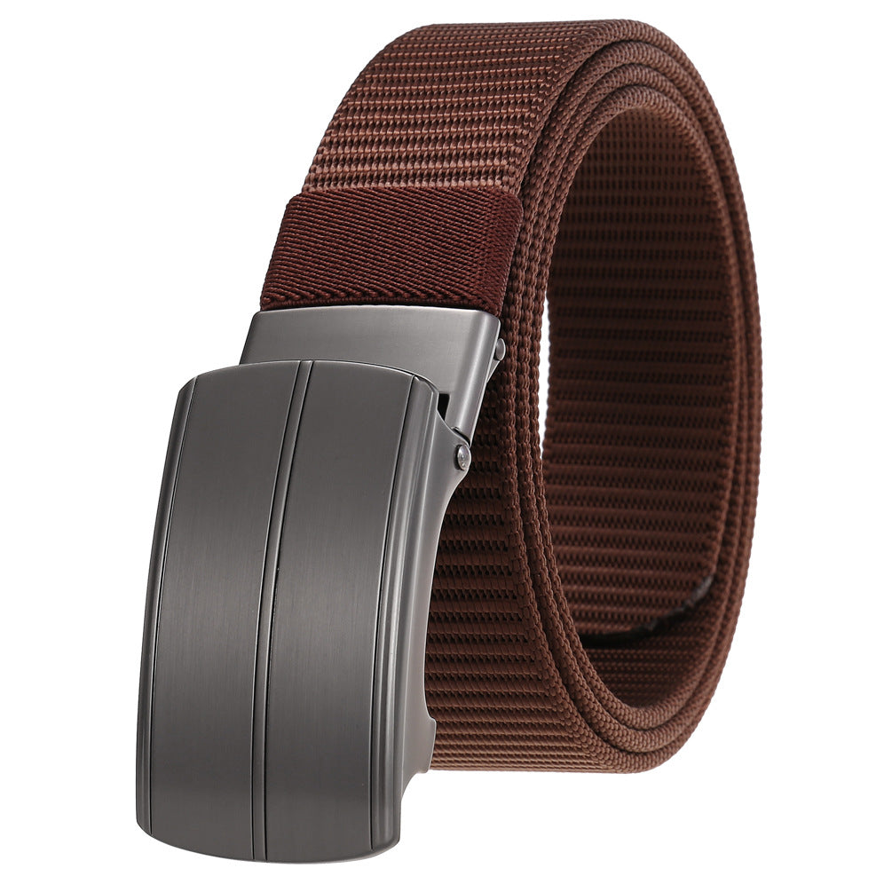 Ceinture Cézanne homme en tissu texturé marron café avec une boucle automatique rectangulaire grise en alliage sans dents.