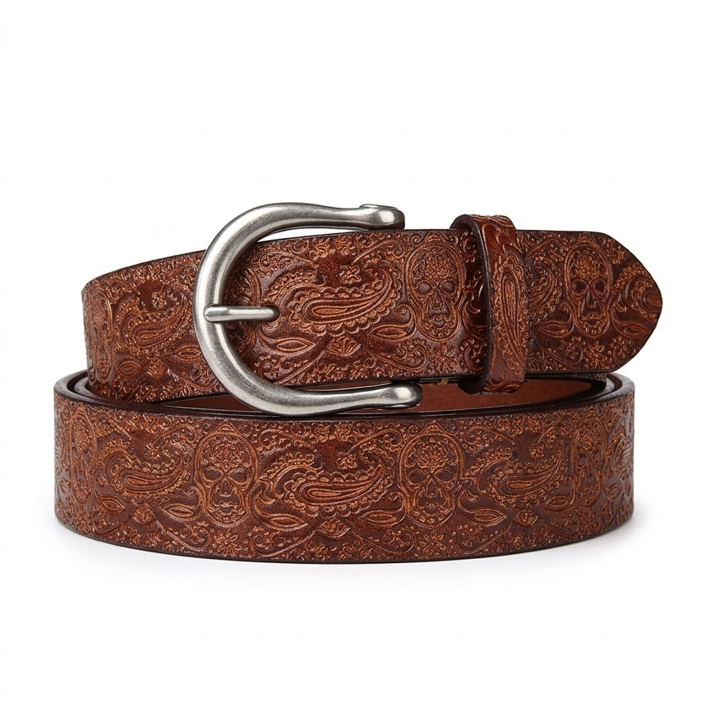 Ceinture homme Talleyrand en cuir pleine fleur marron avec gaufrage sculpté de motifs baroques et têtes de mort, dotée d'une boucle ardillon en alliage argenté brossé
