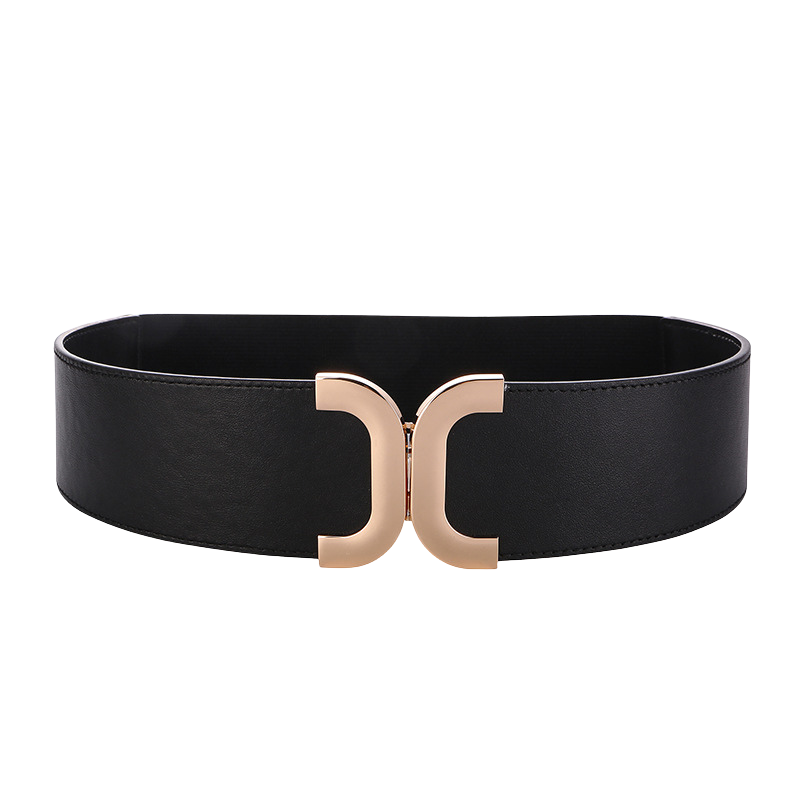 Ceinture large noire en cuir pour femme, modèle Charisma, avec une boucle dorée en forme de double C incurvée. #fullwidth