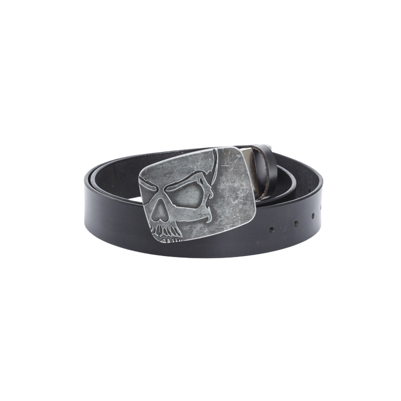 Ceinture Clémence pour homme en cuir noir avec une boucle rectangulaire argentée ornée d'un motif tête de mort gravée.