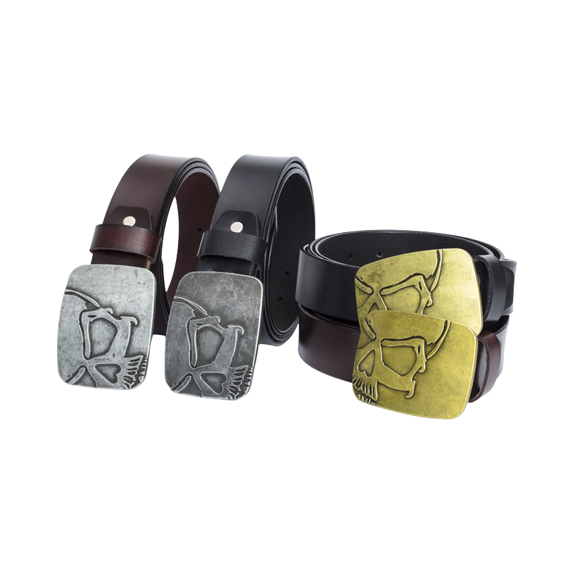 Ceinture Clémence pour homme en cuir noir et marron avec boucle tête de mort gravée argentée et dorée.