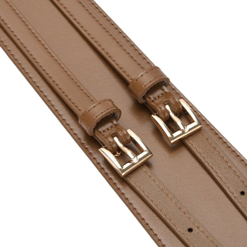 Ceinture style corset marron en simili cuir suédé avec deux boucles carrées argentées mates et coutures apparentes.