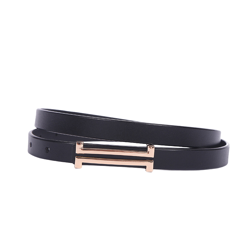 Ceinture femme Courchevel en cuir noir grain lisse avec boucle dorée rectangulaire à deux barres.