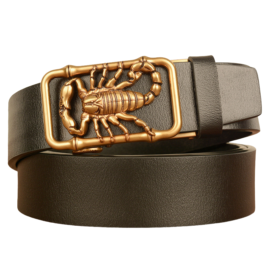 Ceinture homme Cyprien en cuir noir avec une boucle rectangulaire dorée ornée d'un scorpion en relief et d'une finition bambou. #fullwidth