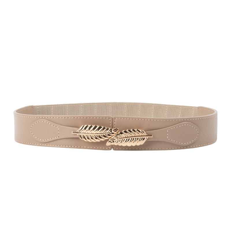 Ceinture Daphné beige avec boucle dorée en forme de feuilles, cuir lisse et élastique ajustable.