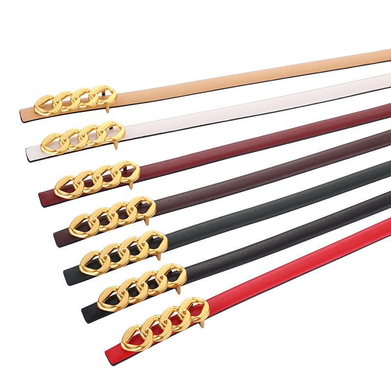 Ceinture fine Delia en cuir avec boucle dorée à maillons, disponible en plusieurs couleurs : beige, blanc, bordeaux, vert foncé, noir et rouge.