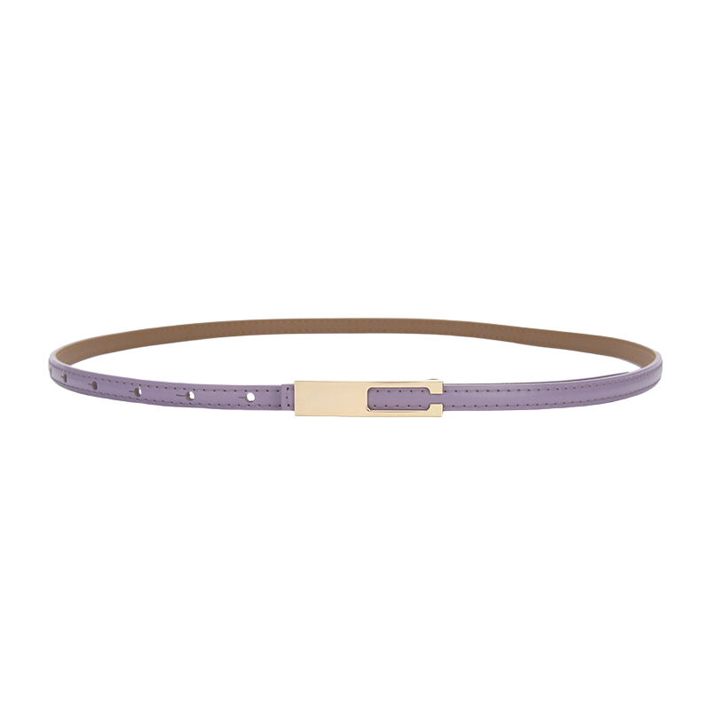 Ceinture fine violette Désirée en cuir de vachette avec boucle rectangulaire dorée à système enclenchement invisible.