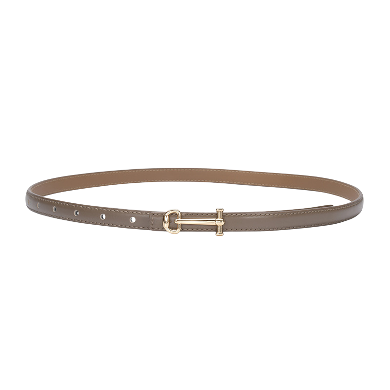 Ceinture femme Diane en cuir refendu marron clair avec boucle dorée en forme de clé.