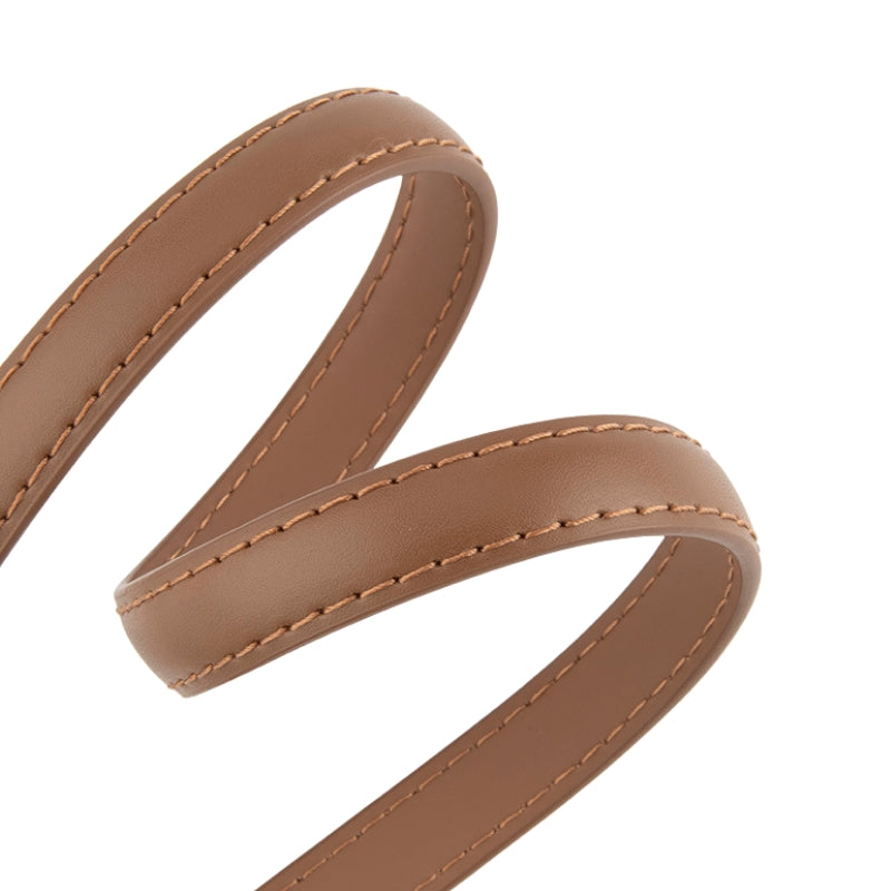 Ceinture Divine extra fine en cuir refendu marron avec surpiqûres ton sur ton.