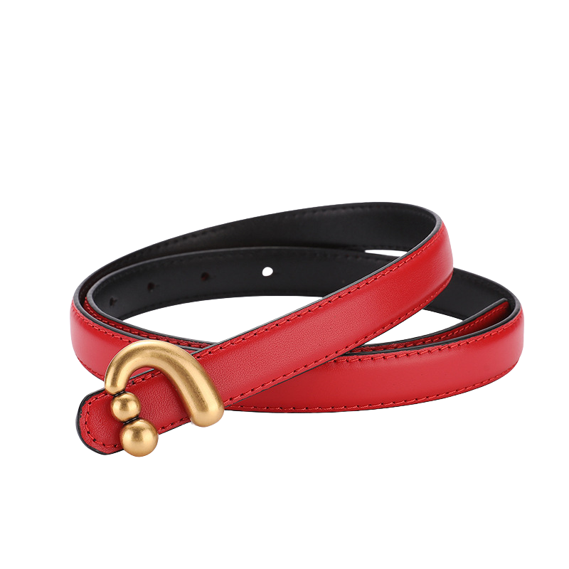Ceinture femme Domitille en cuir rouge avec boucle dorée asymétrique et deux boules décoratives.