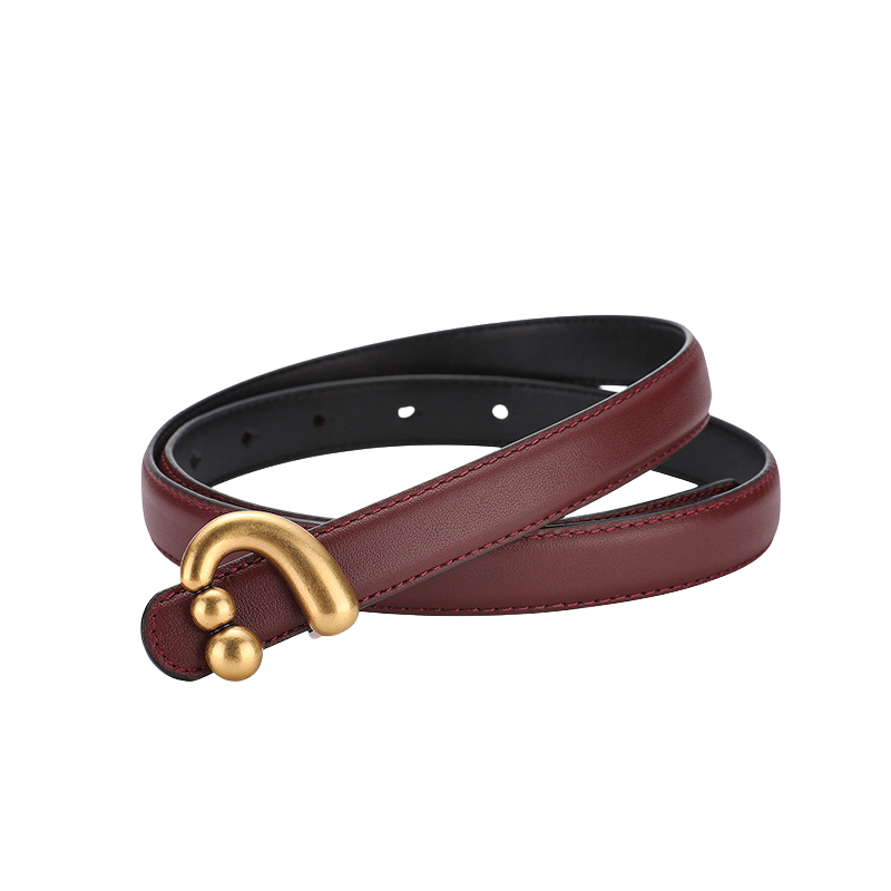Ceinture femme Domitille en cuir bordeaux avec boucle dorée asymétrique et boules décoratives