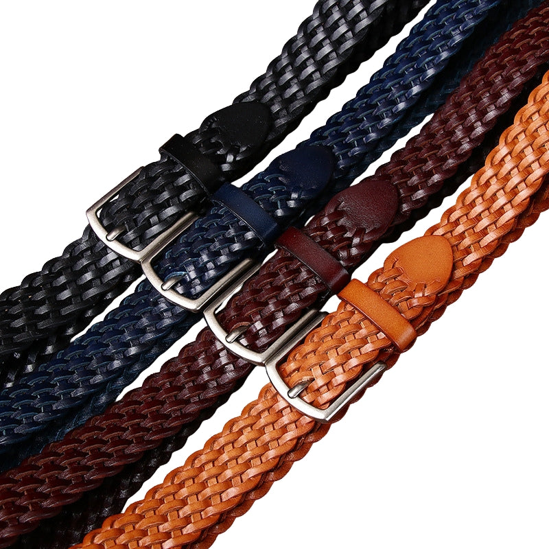 Quatre ceintures tressées pour homme de la marque Edmond, disponibles en noir, bleu marine, bordeaux et camel, avec boucles ardillon argentées.