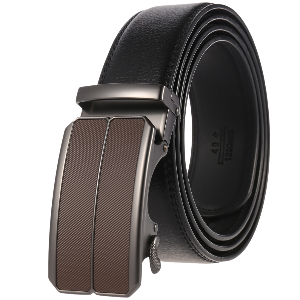 Ceinture homme Éloi 1 noire avec boucle automatique rectangulaire en métal gris anthracite et insert marron texturé. Le cuir refendu de vachette est lisse et résistant.