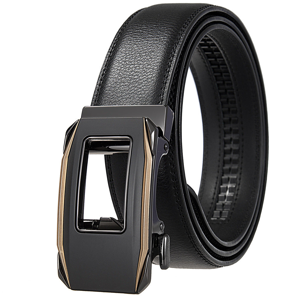Ceinture Éloi Zen 20 noire pour homme avec boucle automatique rectangulaire noire et dorée, lanière en cuir de vachette texturé de 3,5 cm de large.