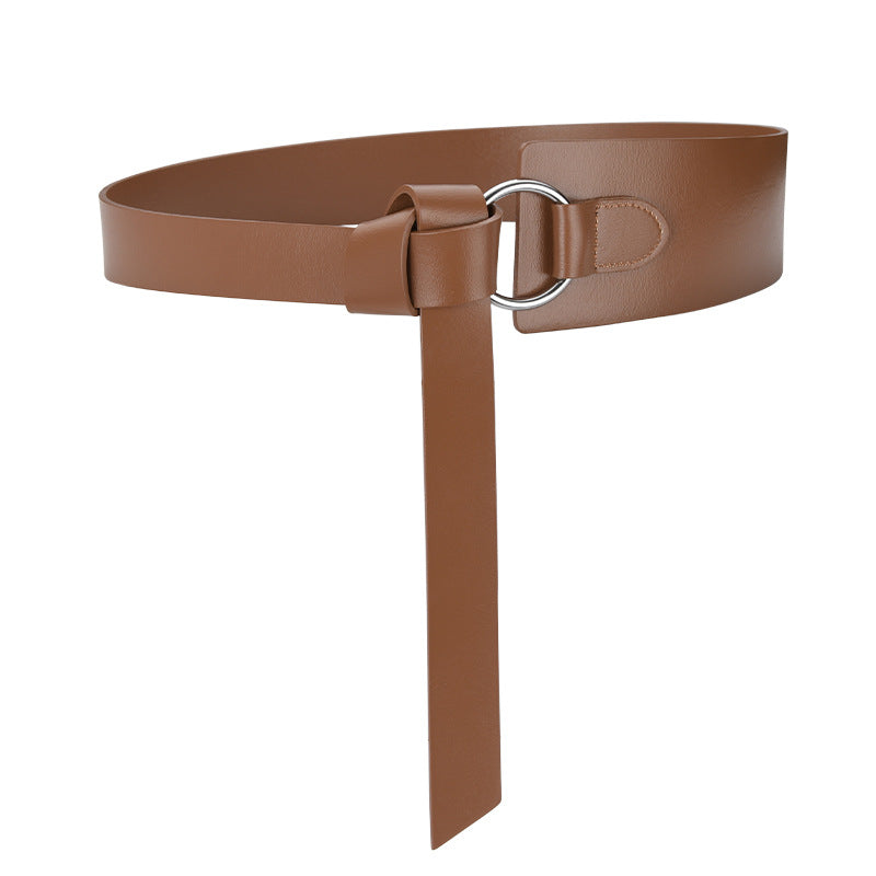 Ceinture serre-taille large Elvire en cuir marron lisse avec anneau métallique pour un nouage ajustable élégant