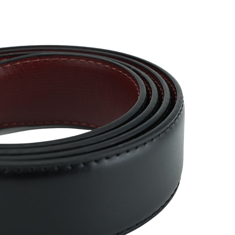 Ceinture homme Émeric 1 en cuir de vachette noir avec doublure bordeaux, vue rapprochée des couches de cuir et des coutures.
