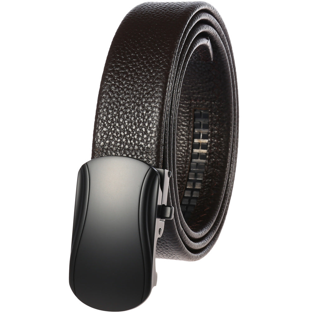 Ceinture Émilee en cuir marron texturé avec boucle rectangulaire automatique noire mate #fullwidth