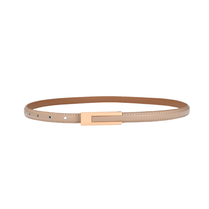 Ceinture Énora fine en cuir beige avec une boucle rectangulaire dorée minimaliste.