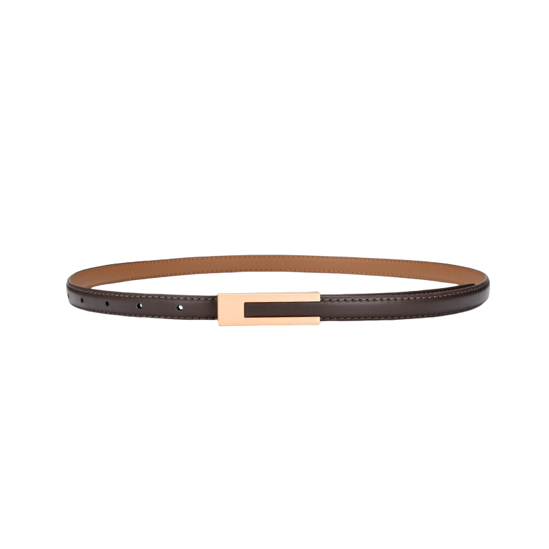 Ceinture fine Énora en cuir marron avec une boucle rectangulaire dorée minimaliste.