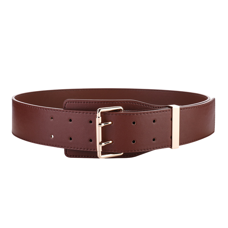 Ceinture Essence en cuir marron avec boucle rectangulaire dorée à double ardillon et traitement daim lisse.