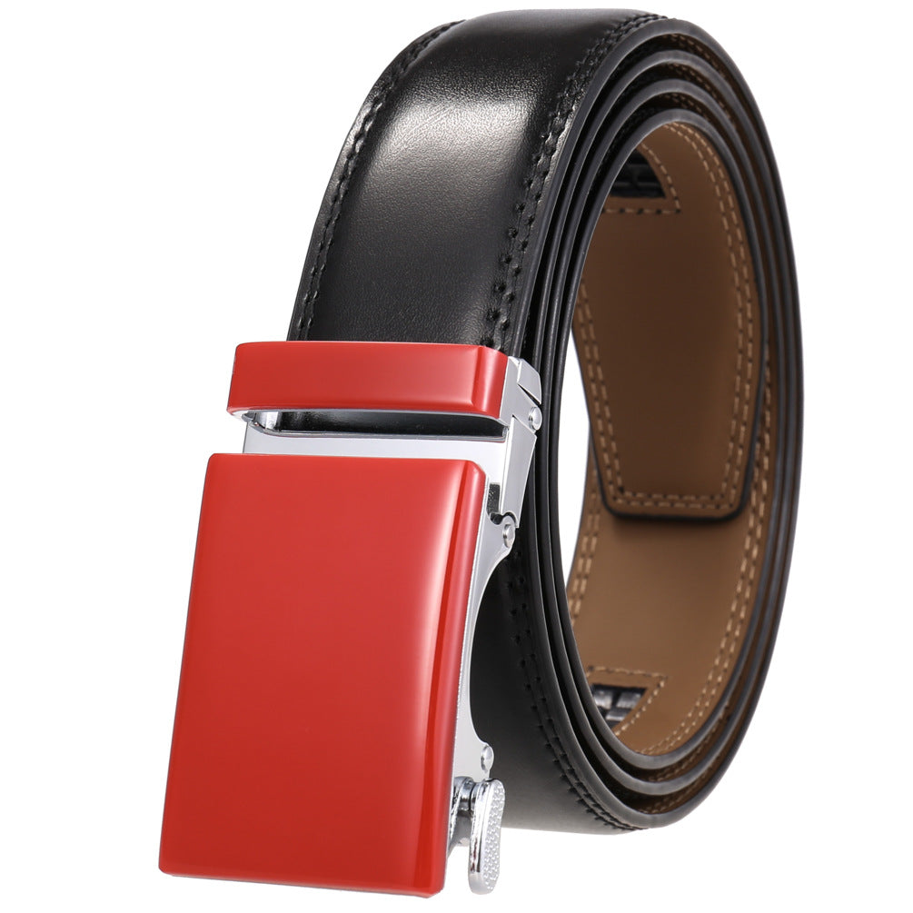 Ceinture Étoile 95 pour homme en cuir noir avec boucle automatique rouge brillante et détails argentés, style moderne et élégant.