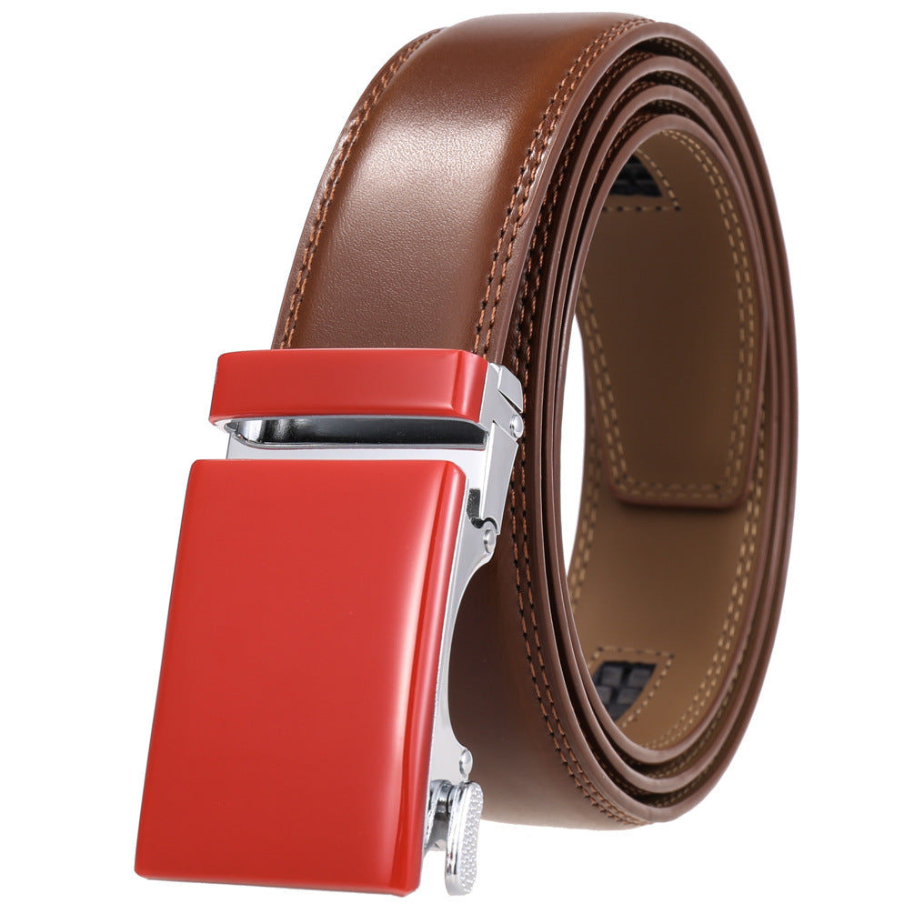 Ceinture homme Étoile 95 en cuir marron avec boucle automatique rouge brillante et détails argentés.