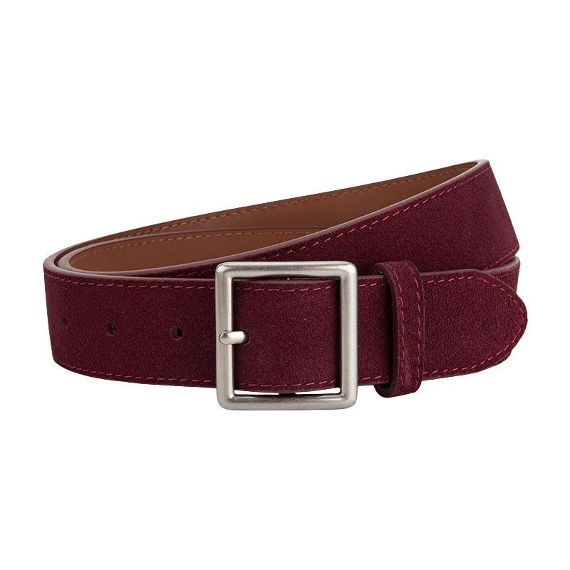 Ceinture Évangéline en cuir bordeaux effet daim, avec une boucle carrée en métal argenté.