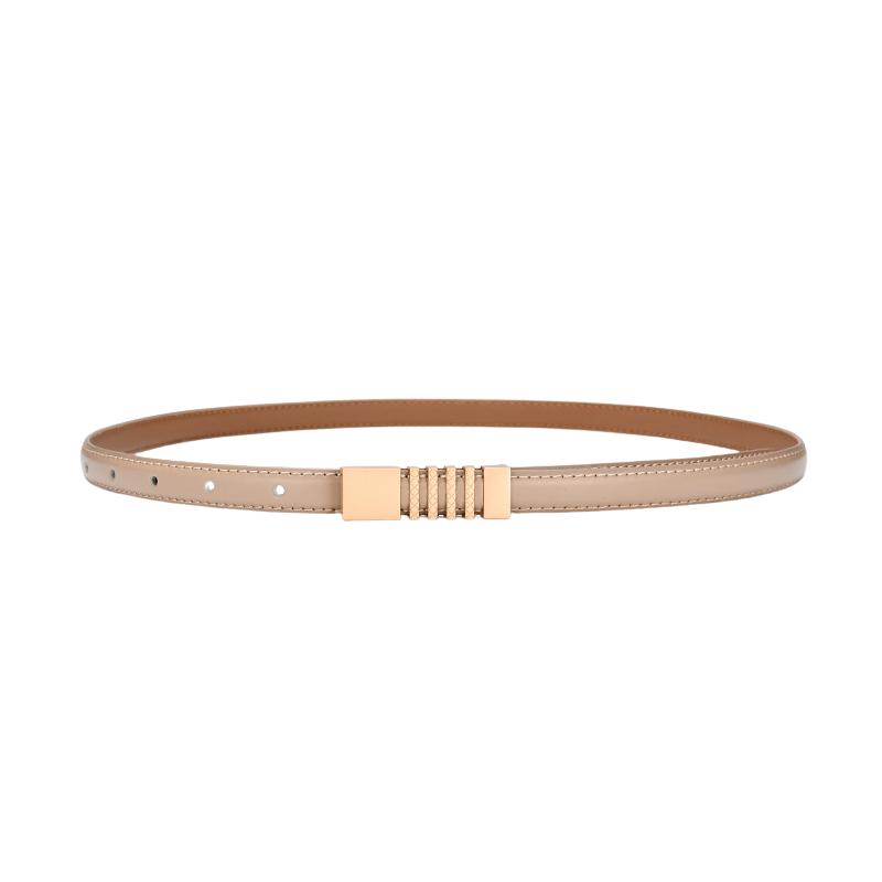 Ceinture fine Évasion beige en cuir lisse avec boucle rectangulaire dorée et motif rainuré.