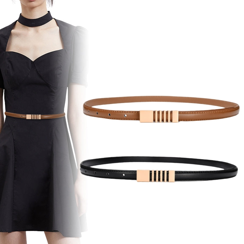 Ceinture fine Évasion en cuir marron et noire avec boucle rectangulaire dorée rainurée, portée sur une robe noire.