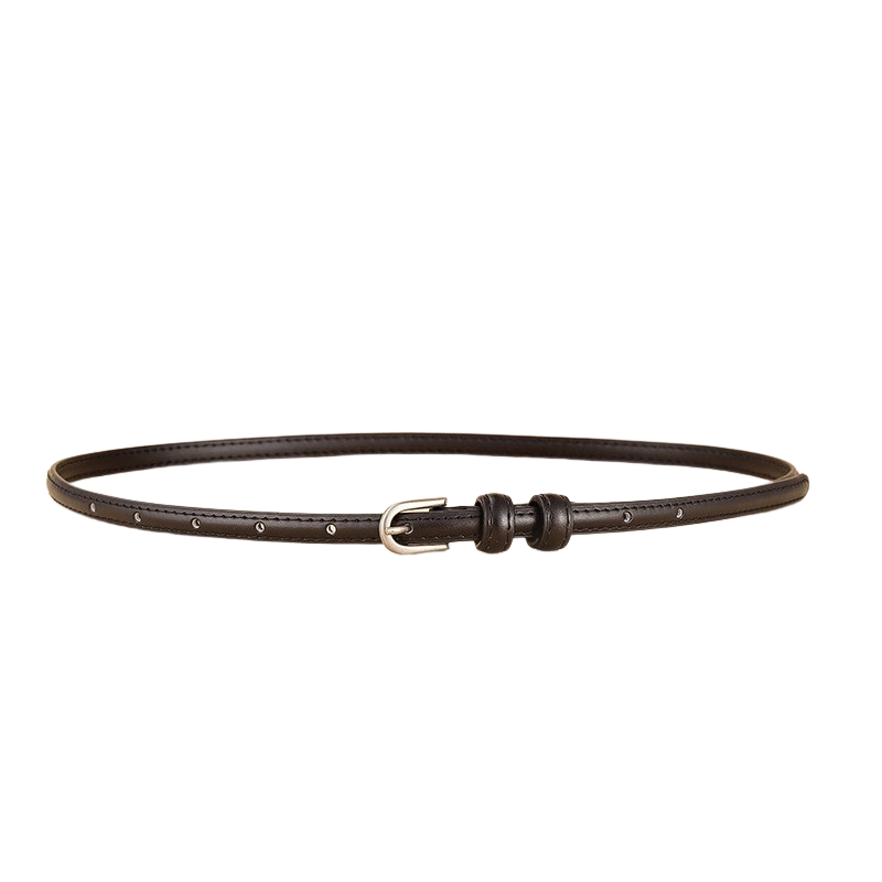 Ceinture fine Faustina en cuir de vachette noir avec boucle argentée arrondie. Parfaite pour structurer subtilement une silhouette.
