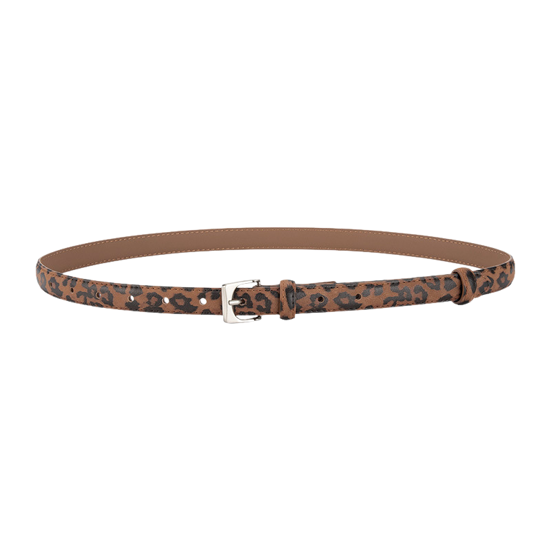 Ceinture Filigrane marron avec motif léopard discret et boucle ardillon argentée, largeur 1,5 cm.