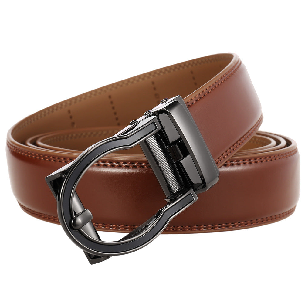 Ceinture homme Gaël en cuir de vachette lisse marron clair avec boucle ardillon automatique en métal noir brillant au design original. #fullwidth